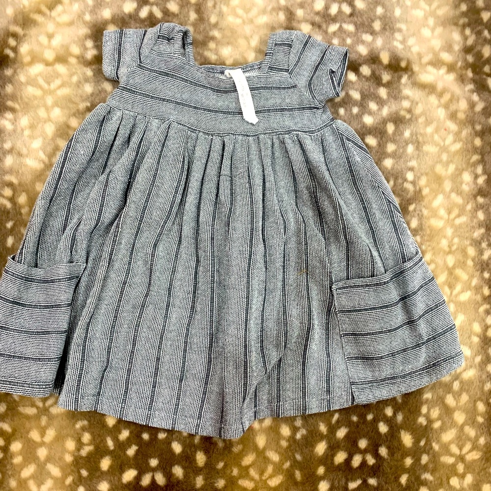 Dress size 18mos - but runs big so really like a size 2